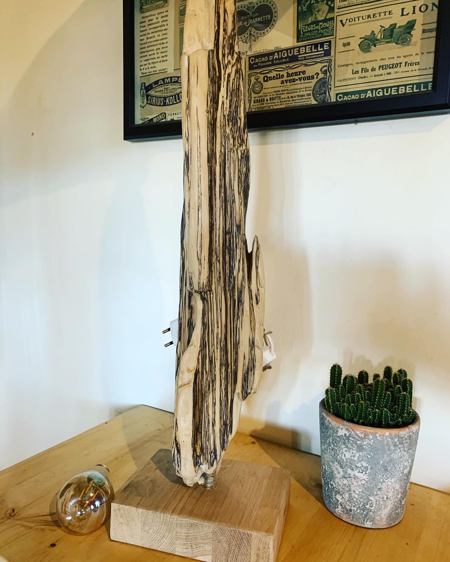 Lampe en bois flotté artisanale fait main