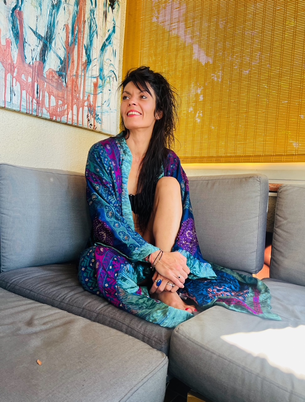 Kimono violet scintillant – élégance artisanale