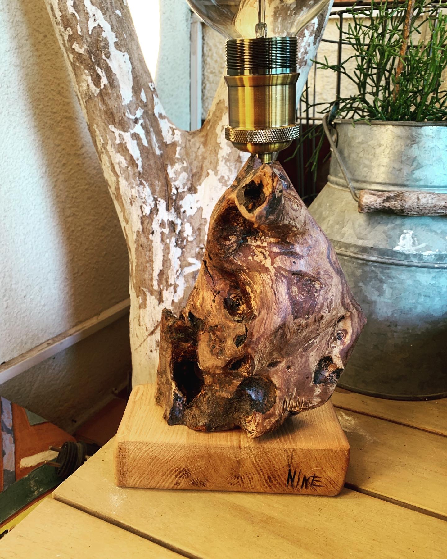 Lampe artisanale en bois d'olivier 