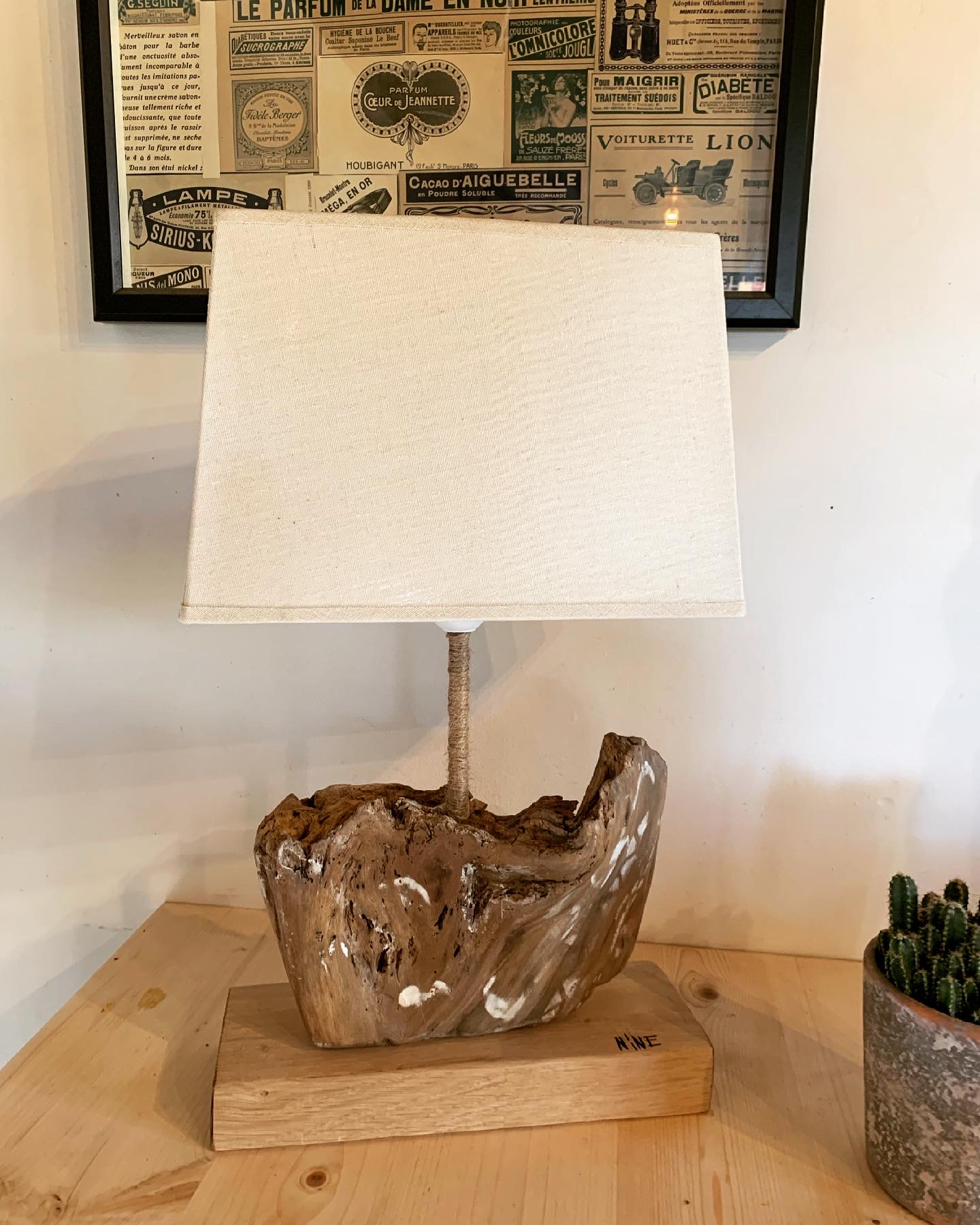 Lampe en bois flotté artisanale fait main