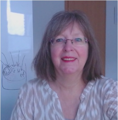 Frau, Iris Windheuser, in ihrer Praxis , Gesicht und Oberkörper zu sehen, freundlich lächelnd