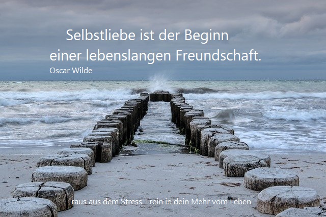  Meer, und Holzbohlen, die ins Mehr führen, Selbstliebe ist der Beginn einer lebenslangen Freundschaft. Psychotherapie, EMDR, Hypnose, Selbstliebe, Rosacea, Psoriasis, Akne, Lichern sklerosus