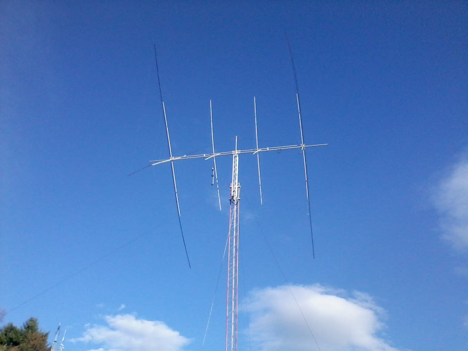 Antenna lifting in final position with the new mast containment structure.