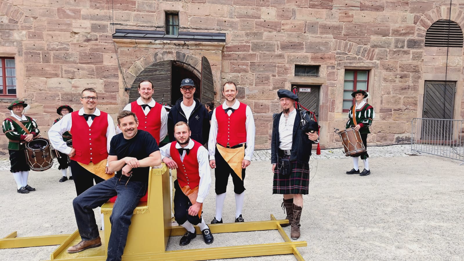 Dudelsackspieler bei "Ein sehr gutes Quiz" in Kulmbach auf der Plassenburg