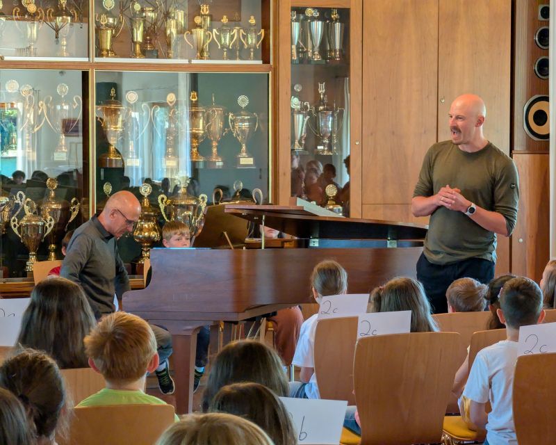 „Grundschule trifft Klassik“ – Ein besonderes Konzerterlebnis an der Schillerschule