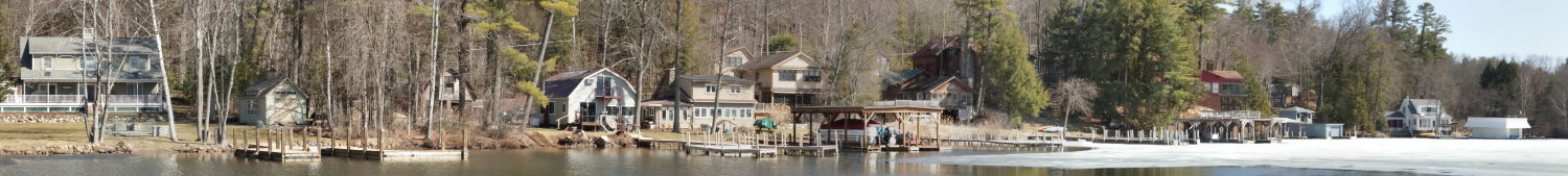 Lake Georges, Fischers Marina, NY, USA. Canon EOS 80D, EF 70-300mm f/4-5.6 IS II USM à 74mm, f/22, 1/125 s, 3200 ISO