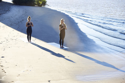 Eine zu günstige Yogamatte schadet unserer Umwelt.