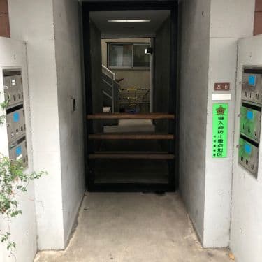 すずき治療院がある建物の入り口