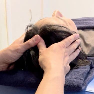 首肩こりやストレス緊張を和らげるヘッドマッサージ