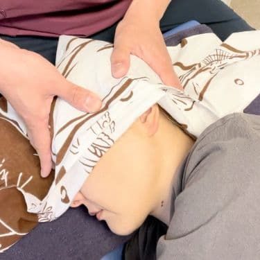 食いしばりに対する側頭筋のマッサージ
