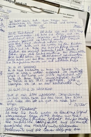 Einträge im Intensiv-Tagebuch. Foto: Milena Müller