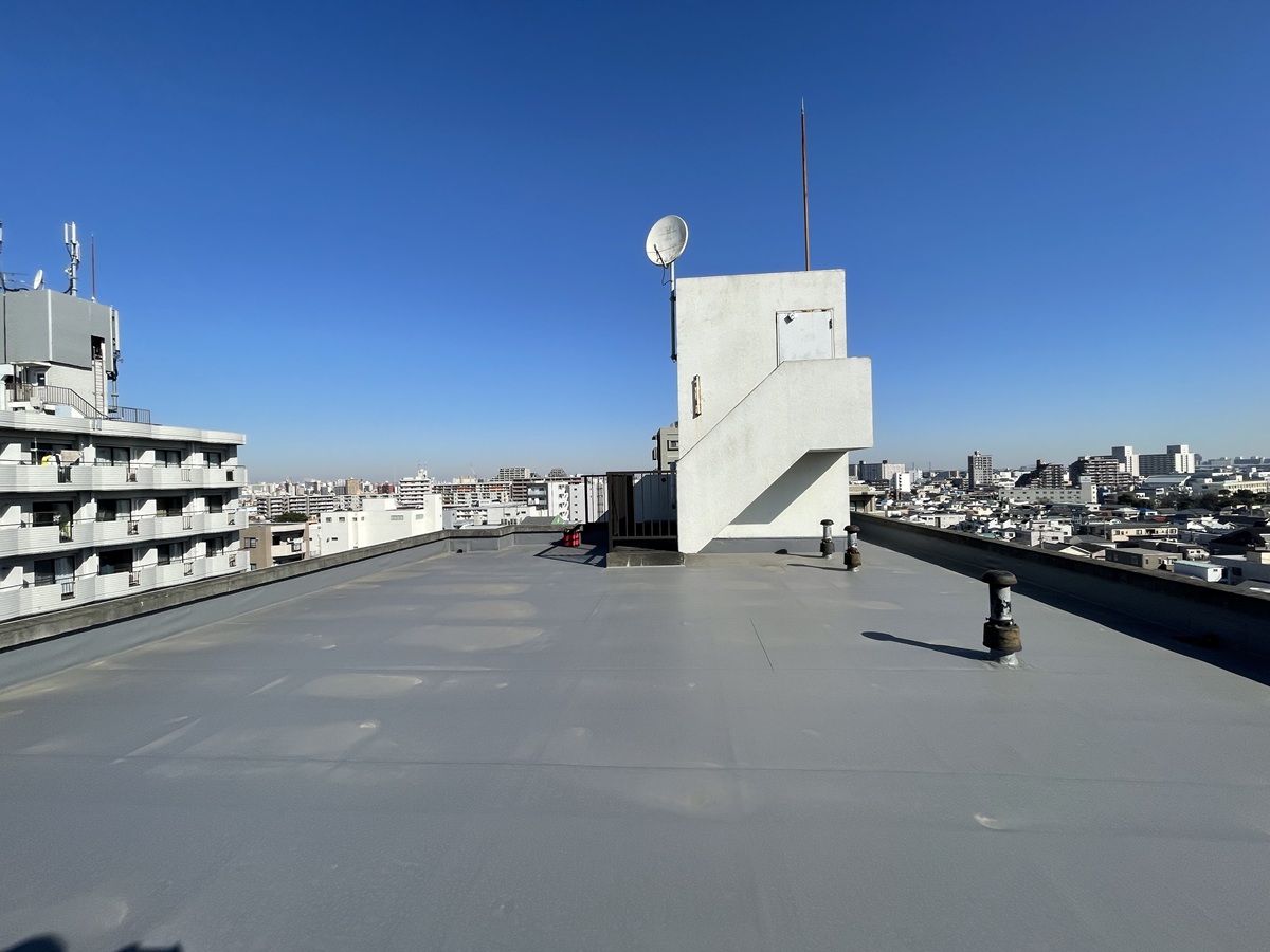 【施工後】塩ビシート機械固定工法+断熱仕様で施工完了