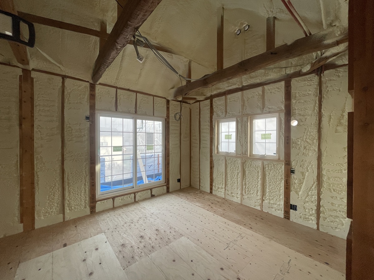 【after】断熱工事-吹付断熱と気密処理　