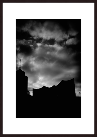 Leica Fine Art Print, Motiv: Elbphilharmonie, Hamburg. Diese Fotokunst ist zu kaufen, limitiert, exklusiv und in Galerie- Qualität