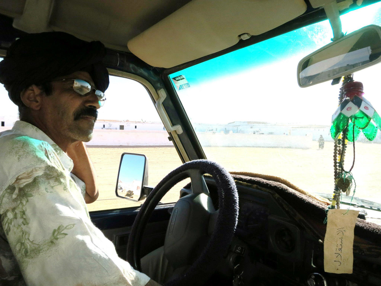 INDEPENDENCE  Taxi Driver Aliー 場所: Taxi