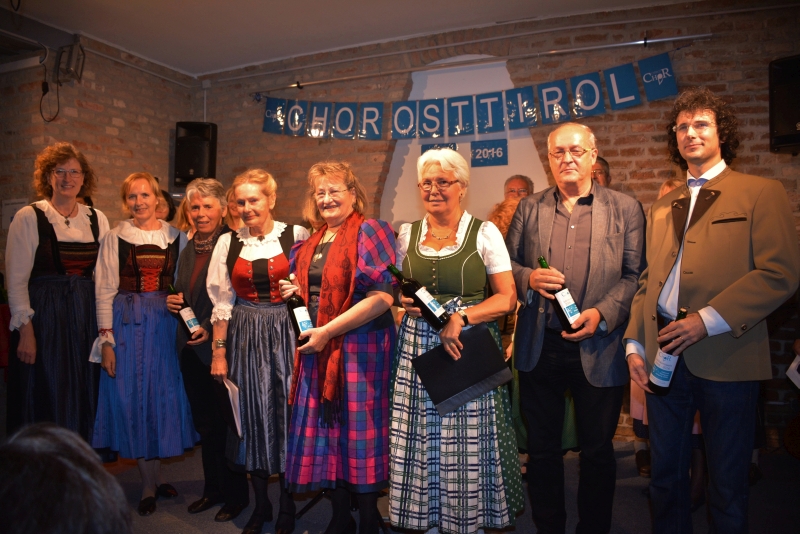 an Christl Hornstein, Ingrid Leierer, Maria Juen, Maria Dallansky, Christian Troyer und Daniel Csefalvay