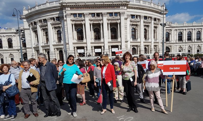 Aufstellung vor dem Burgtheater