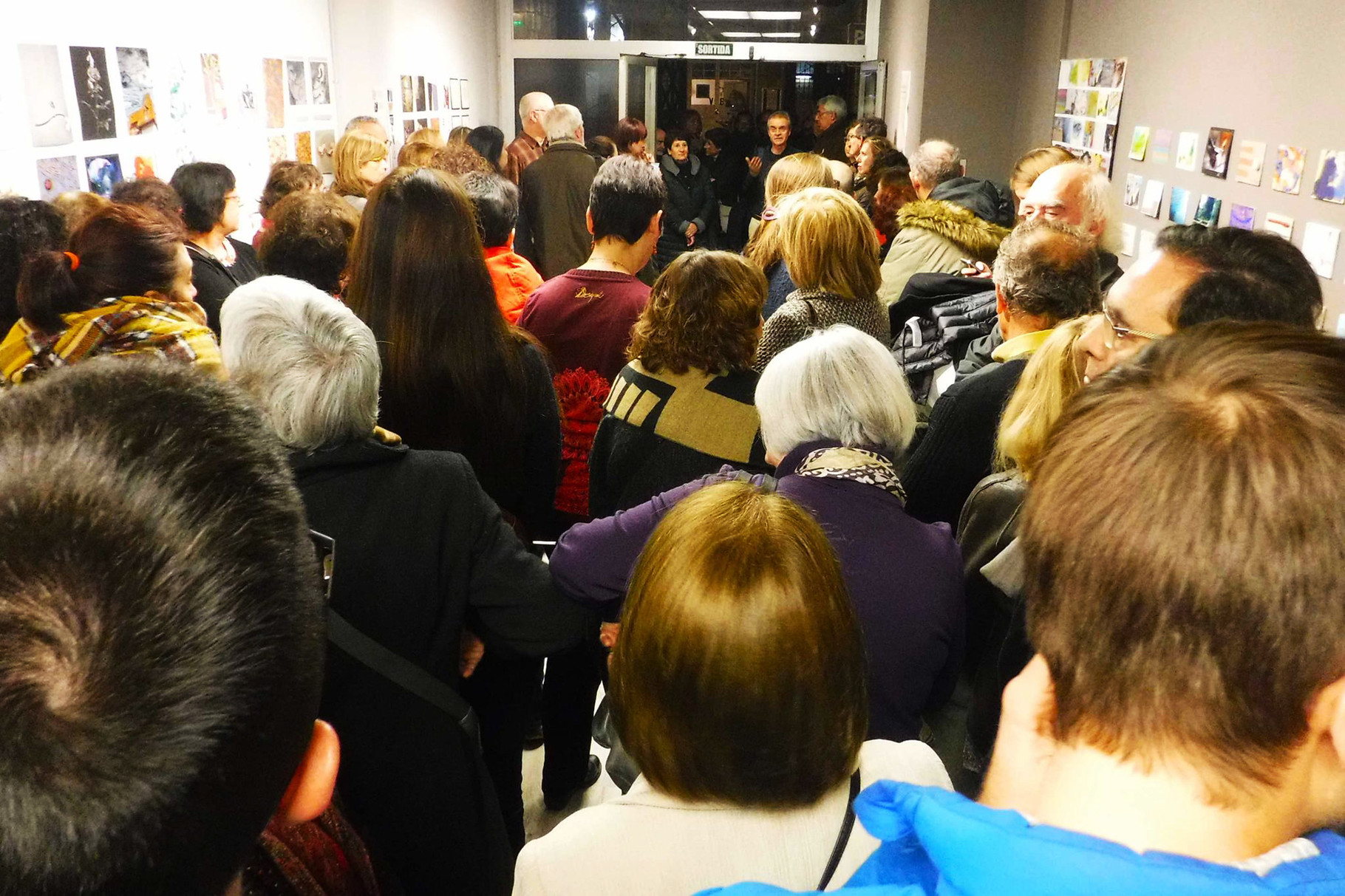 Pere Bruix, artista y curador, inaugurando la exposición.