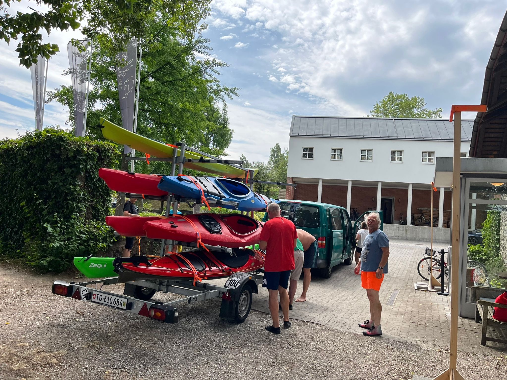 Kaum ist der Anlass zu Ende sind die Boote aufgeladen für den Rücktransport. 