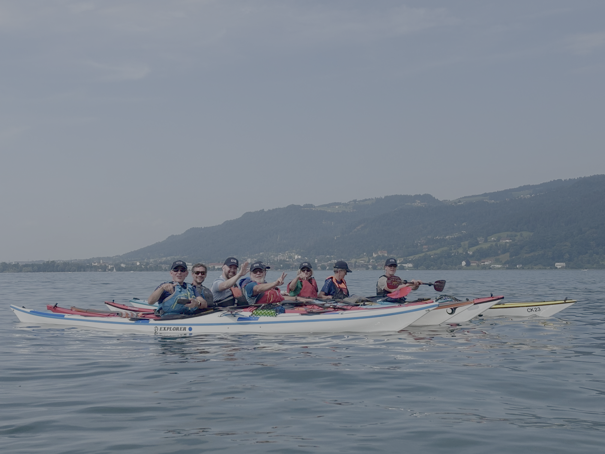 Paddler des KW Bregenz bei der Übergabe von Team 1 zu Team 2 in Bregenz