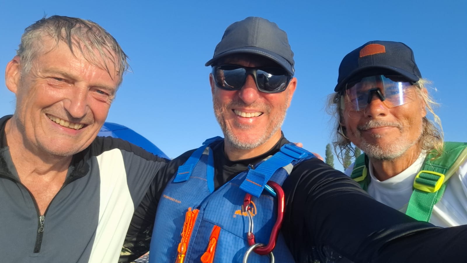 Das Team des Lindauer Kanuclubs bei einem Zwischenhalt in Langenargen (vlnr Peter Hohage, Stefan Baiker, Hansjörg Fritz, Foto: Stefan Baiker)