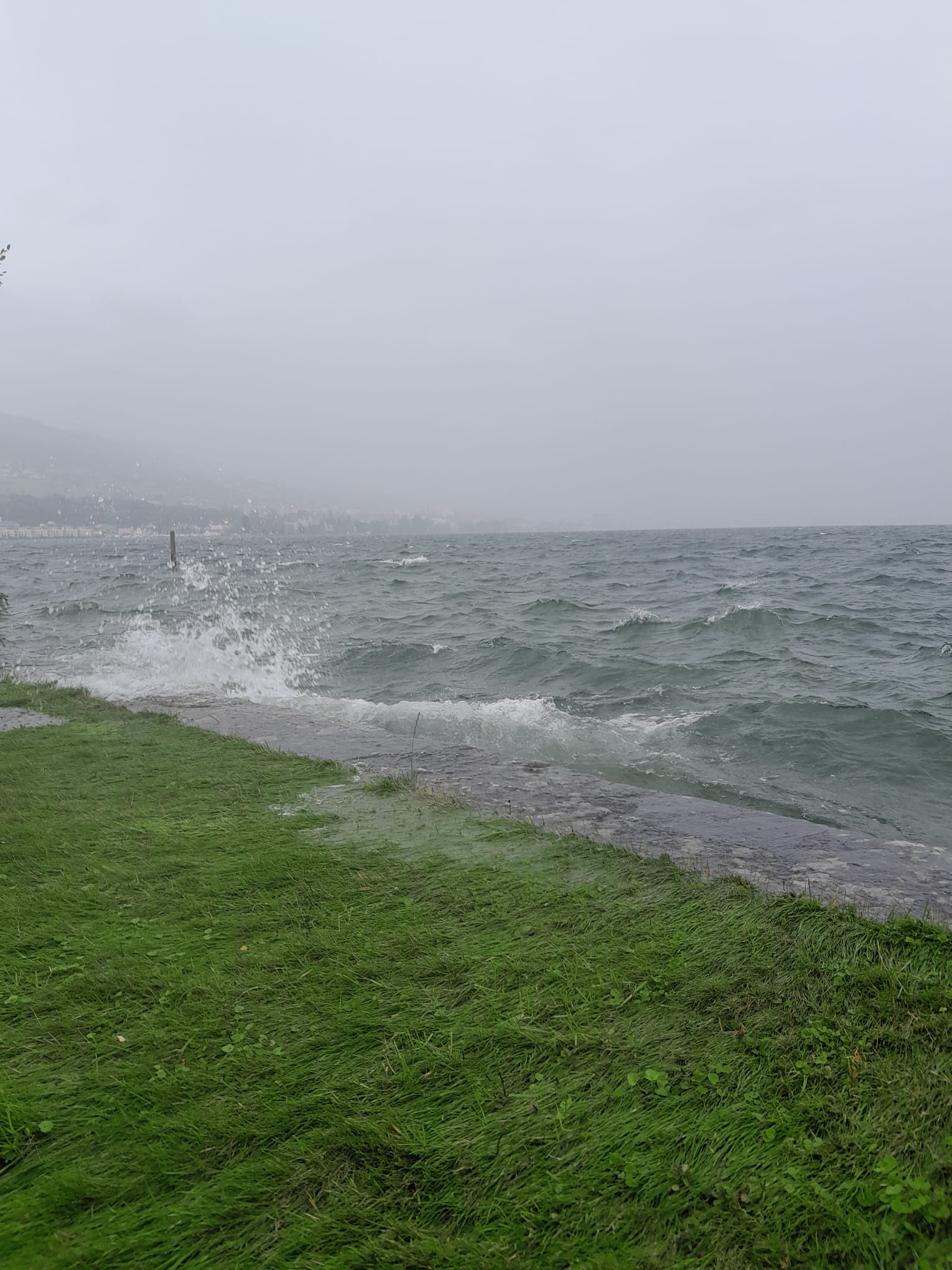 … eine halb Stunde später: Sturm vor dem Rheinspitz.