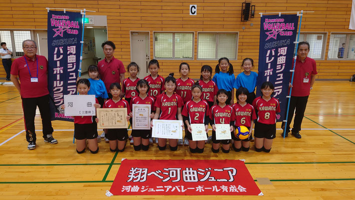 女子　準優勝　河曲ジュニアバレーボールクラブ（三重県）