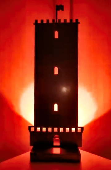 Die Bielefelder Sparrenburg aus Edelstahl, plasmageschnitten,  mit Hintergrundbeleuchtung, ca. 80 cm hoch