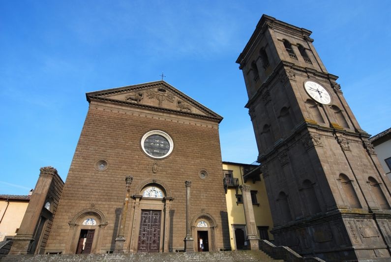 Iglesia de Santa Maria della Quercia - 2 km - 5 minutos (en coche, 25 a pie)