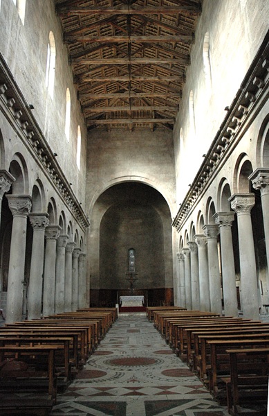 Catedral de Viterbo (interior) - 1,5 km - 20 minutos