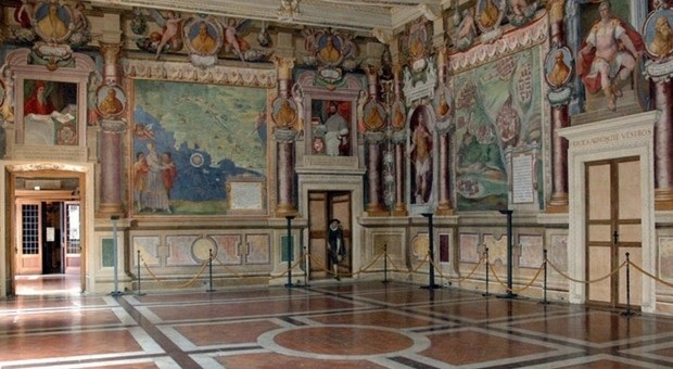"Sala Regia" - Palais des Priori - 1,1 km - 13 minutes