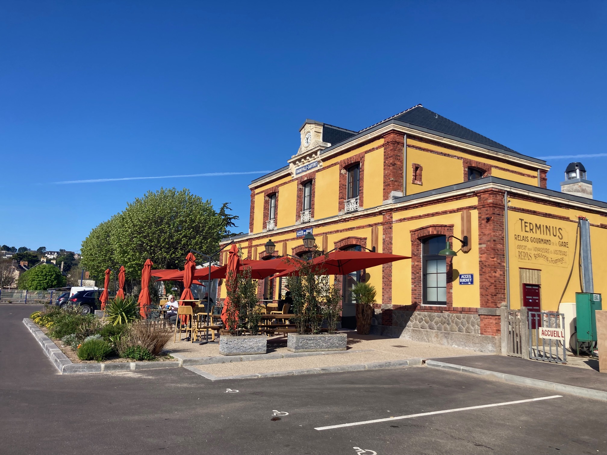 Transformation d'une ancienne gare Ferrovière en foodmarket Seine