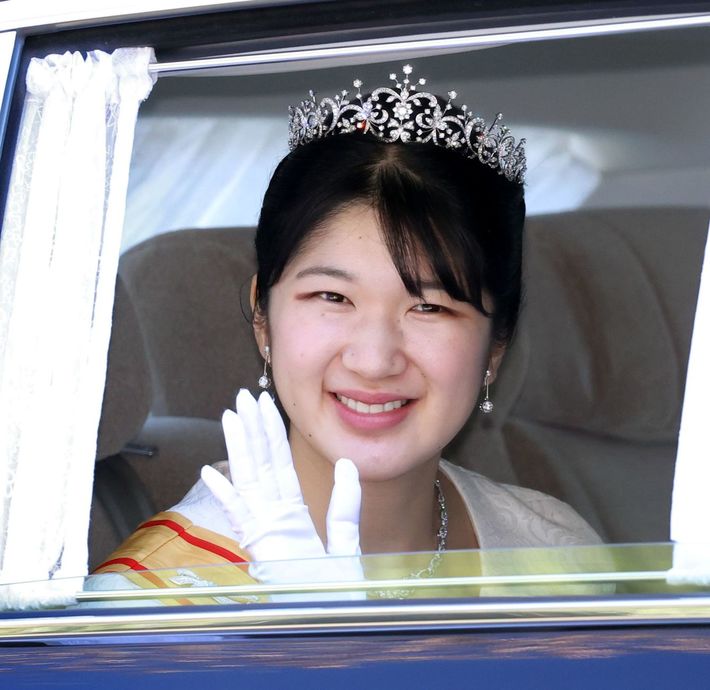 国民は悠仁天皇より愛子天皇を望んでいる！　Kataomoi♪