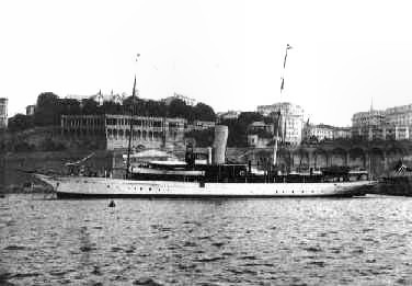 La nave Elettra ormeggiata nel Porticciolo Duca degli Abruzzi a Genova