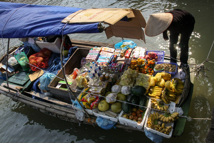 Obstverkauf vom Boot aus