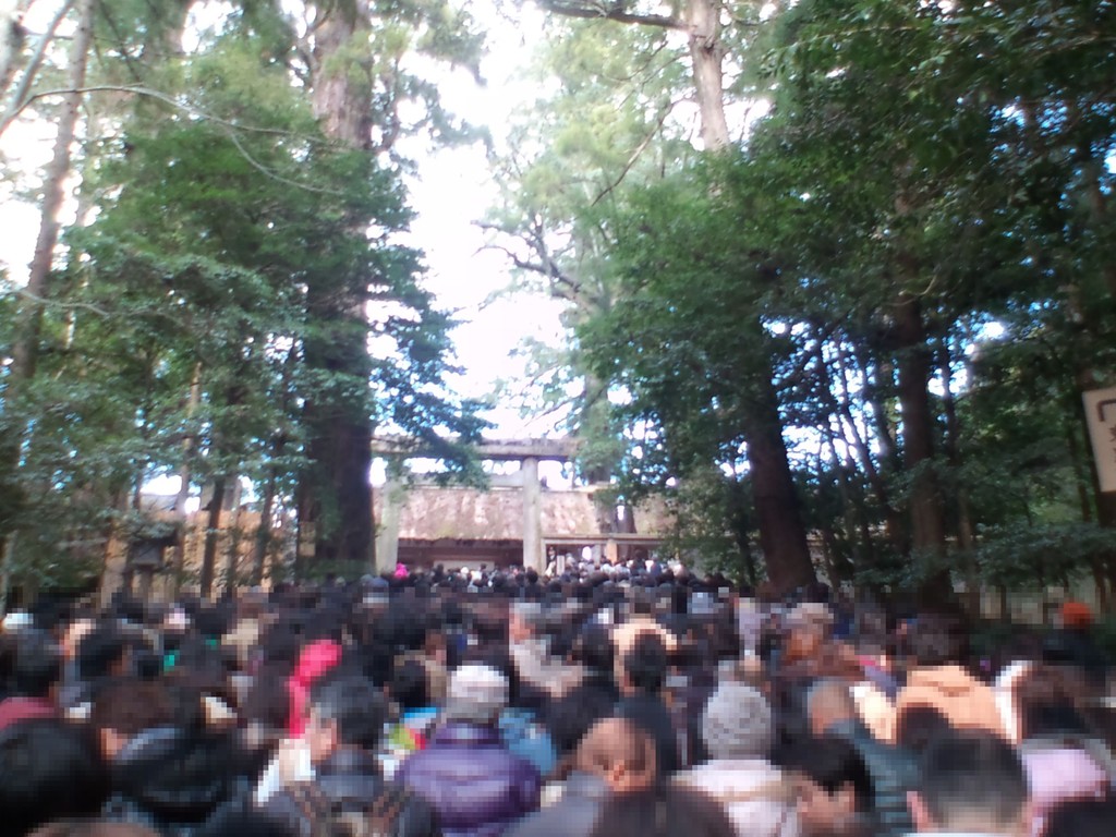 皇大神宮　正宮　（伊勢神宮　内宮）　石階段が見えないほどの人！