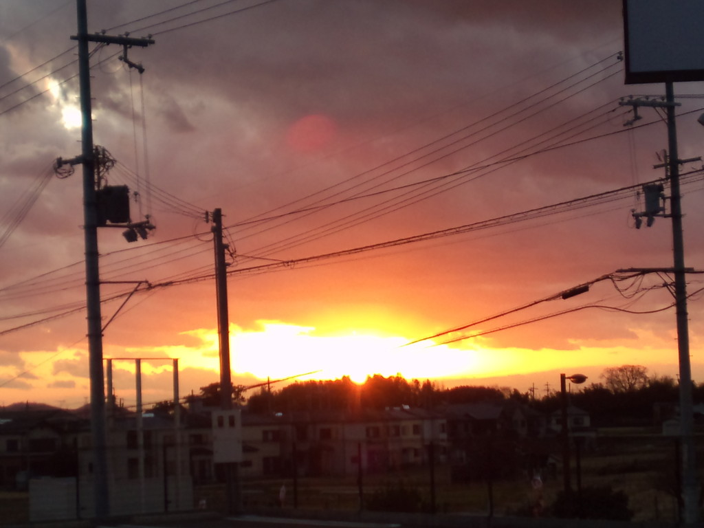 場所を移動して撮影♪　雲がオレンジ色に染まってました。　