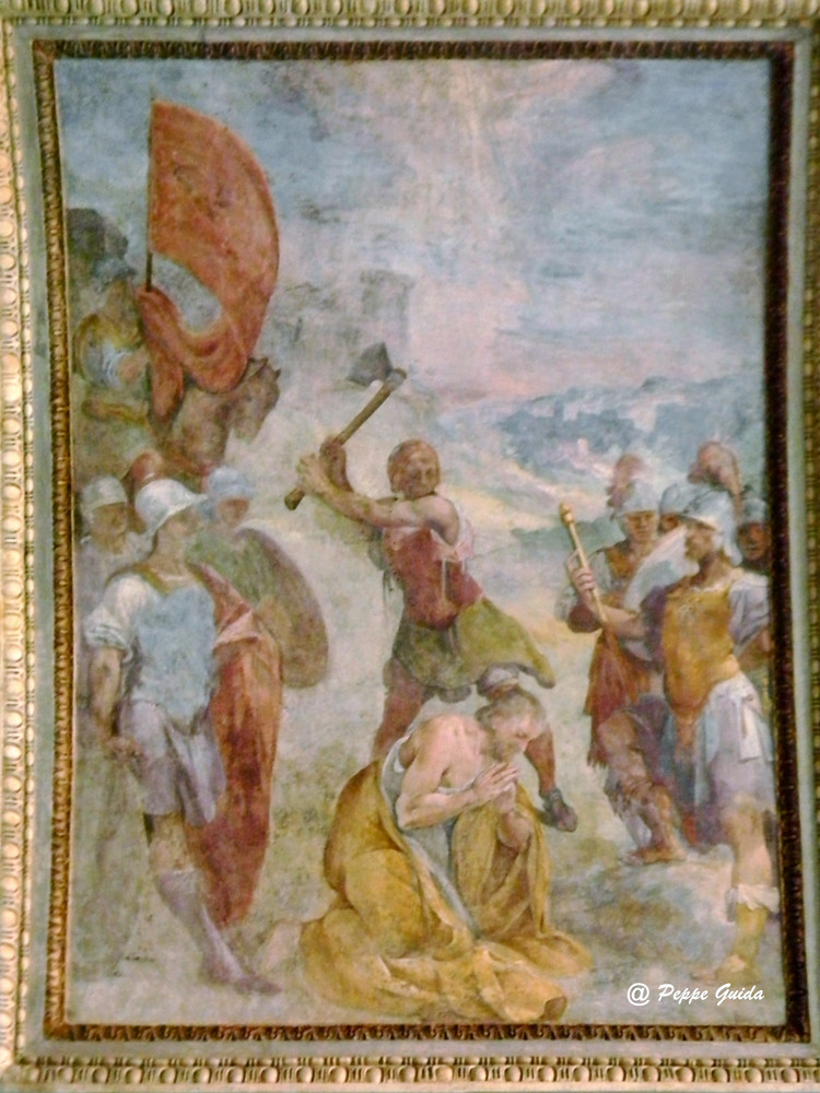 B. CORENZIO-A. NUCCI-V. DE PINO, "S. Alessandro percosso a morte dalla scure" (secondo D'Addosio), oppure "Decapitazione di S. Primiano" (1597-1599), affresco [foto Peppe Guida]. Probabilmente non si trattò di scure, ma di gladio.