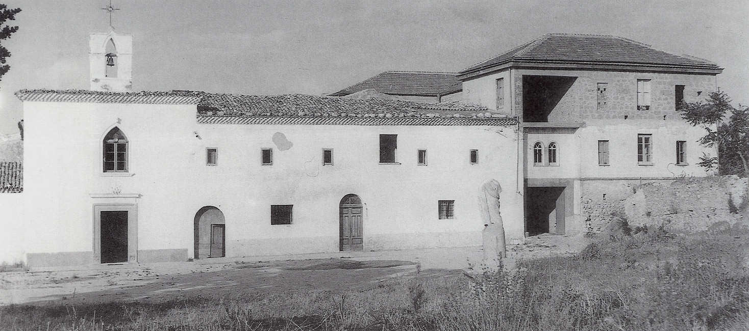 Alcuni lavori di ampliamento nel 1953; a destra compare un nuovo edificio, nel 1968 divenuto "Oasi Francescana", intitolata a padre Raffaele da Sant'Elia a Pianisi [foto Archivio Pilone]