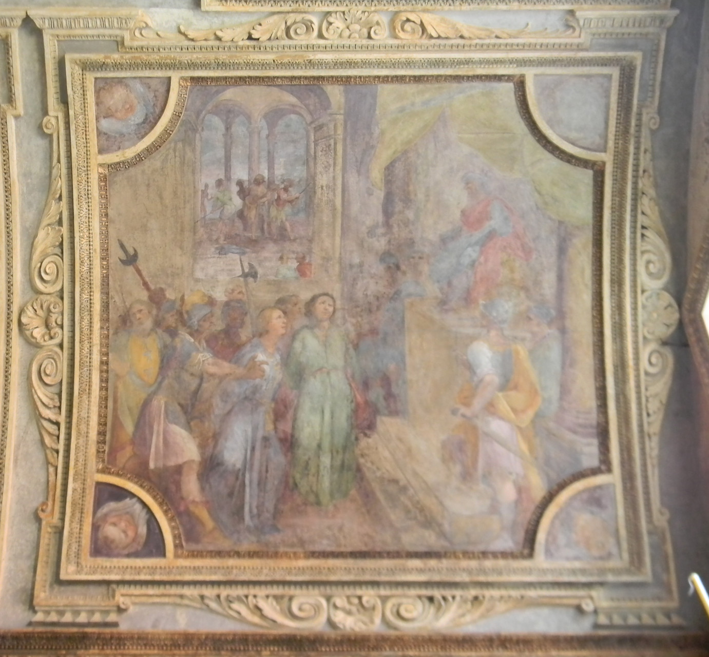 B. CORENZIO-A. NUCCI-V. DE PINO, "I SS Primiano e Firmiano condotti davanti al giudice" (1597-1599), affresco. Sullo sfondo, la flagellazione dei due Santi [foto Peppe Guida]