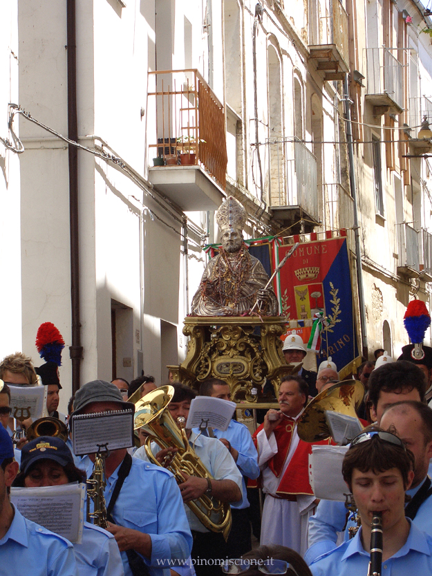 Processione del busto di S. Pardo per le strade di Larino