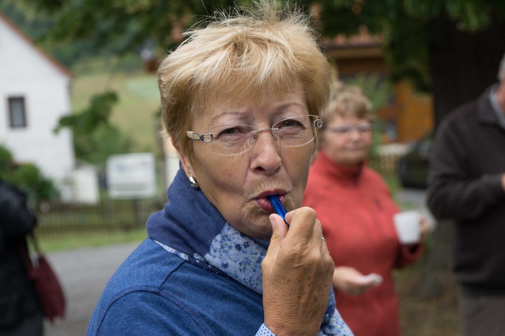 Frau Wackernagel gibt das Zeichen zur Abfahrt
