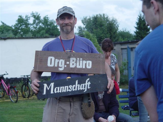 Coach Didi mit passendem Schild. Danke für deine organisatorische Leistung!