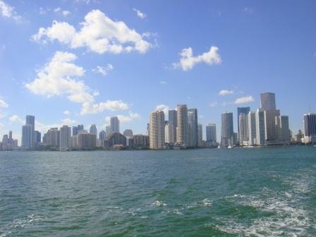 Miamis Skyline vom Wasser aus