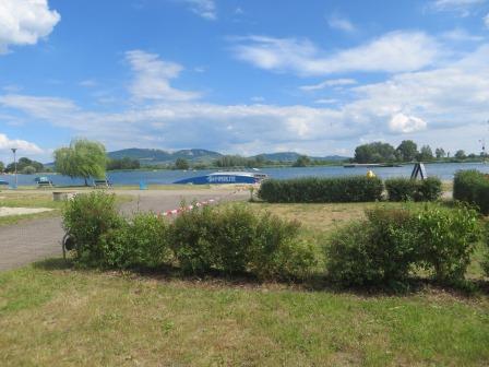 Blick von unserem Platz auf den Wakeboard-See