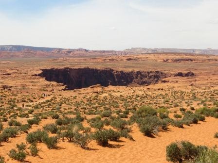 Horseshoe Bend - von weiter weg nur ein Loch im Boden...