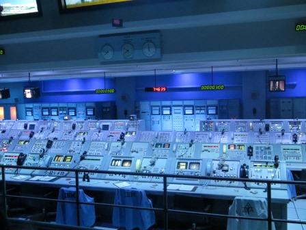 Nachstellung einer Saturn-V-Mission vom Start....