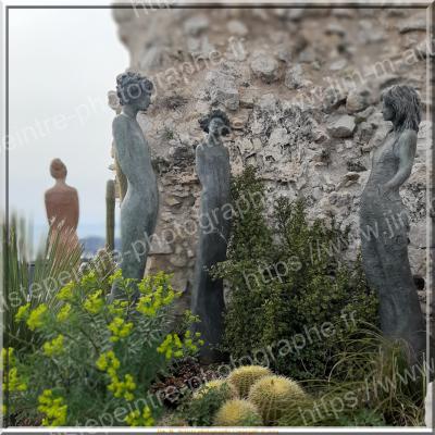 Jardin exotique à Eze Alpes Maritimes.  Sculptures de J.Philippe RICHARD