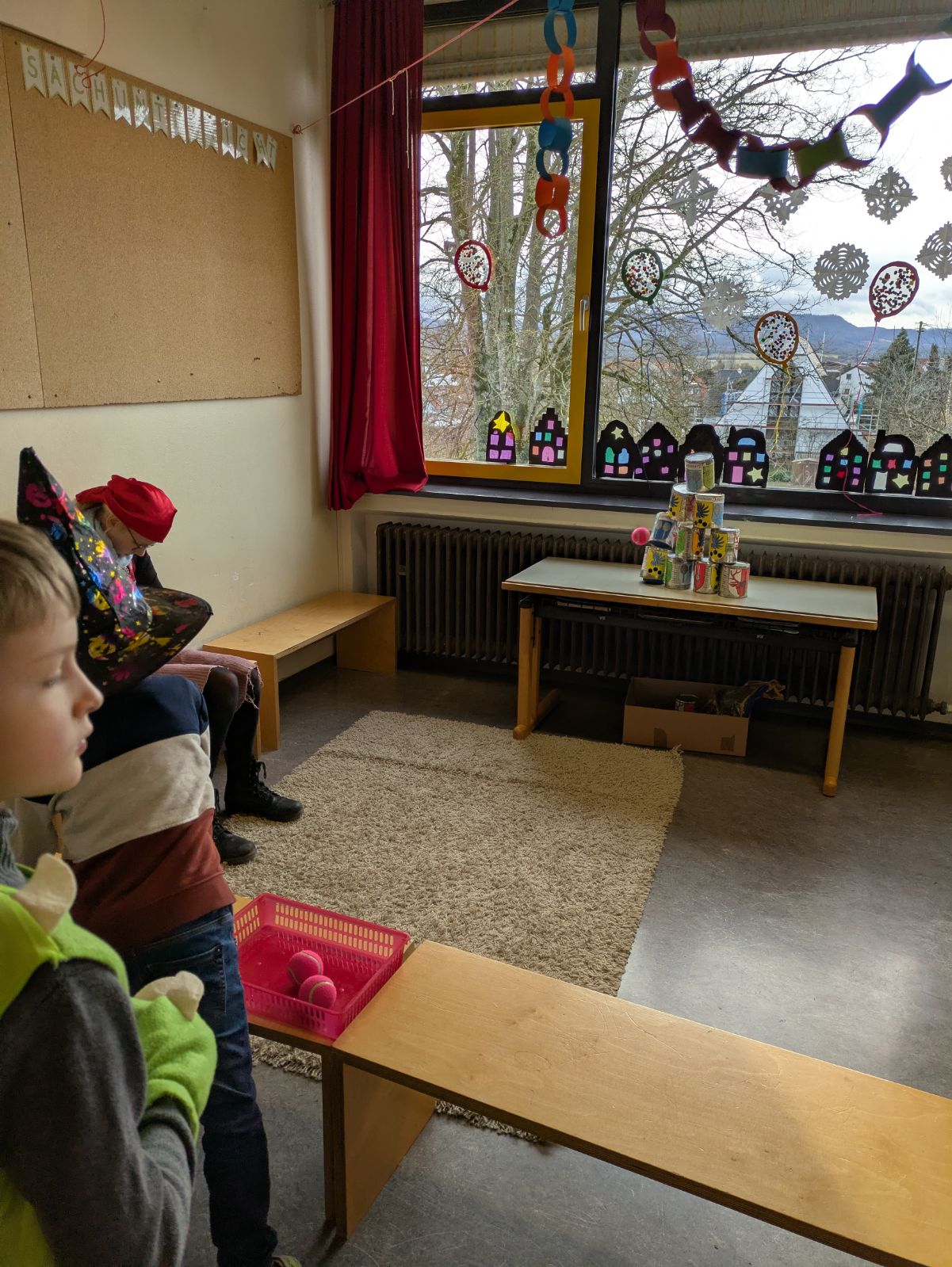 Dosen werfen in der 1b