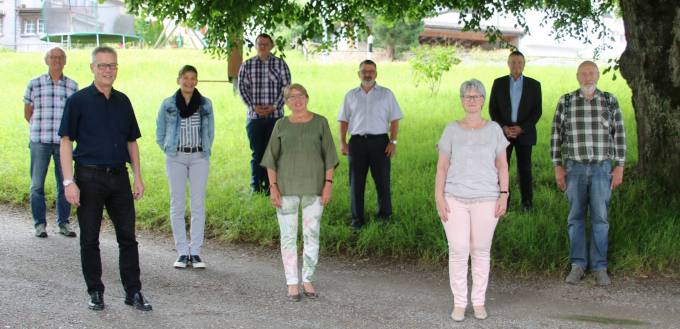 Der alt/neue Vorstand (vl): Hans-Peter Ramsauer (bisher); Stephan Wüthrich (Rücktritt); Eva Schläpfer (neu); Ralph Menet (neu); Arlette Schläpfer (bisher, neue Präsidentin); Andreas Zuberbühler (bisher, Rücktritt als Präsident); Edith Beeler (Rücktritt); 